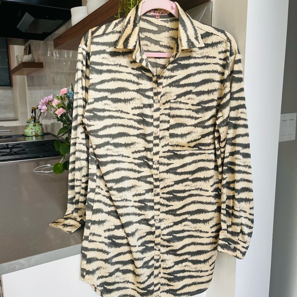 bailey rose Tops - Bailey Rose Zebra Print Shirt NWOT